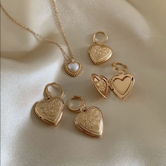 💕last one Heart Locket Huggie Earrings - Picture 5 of 7